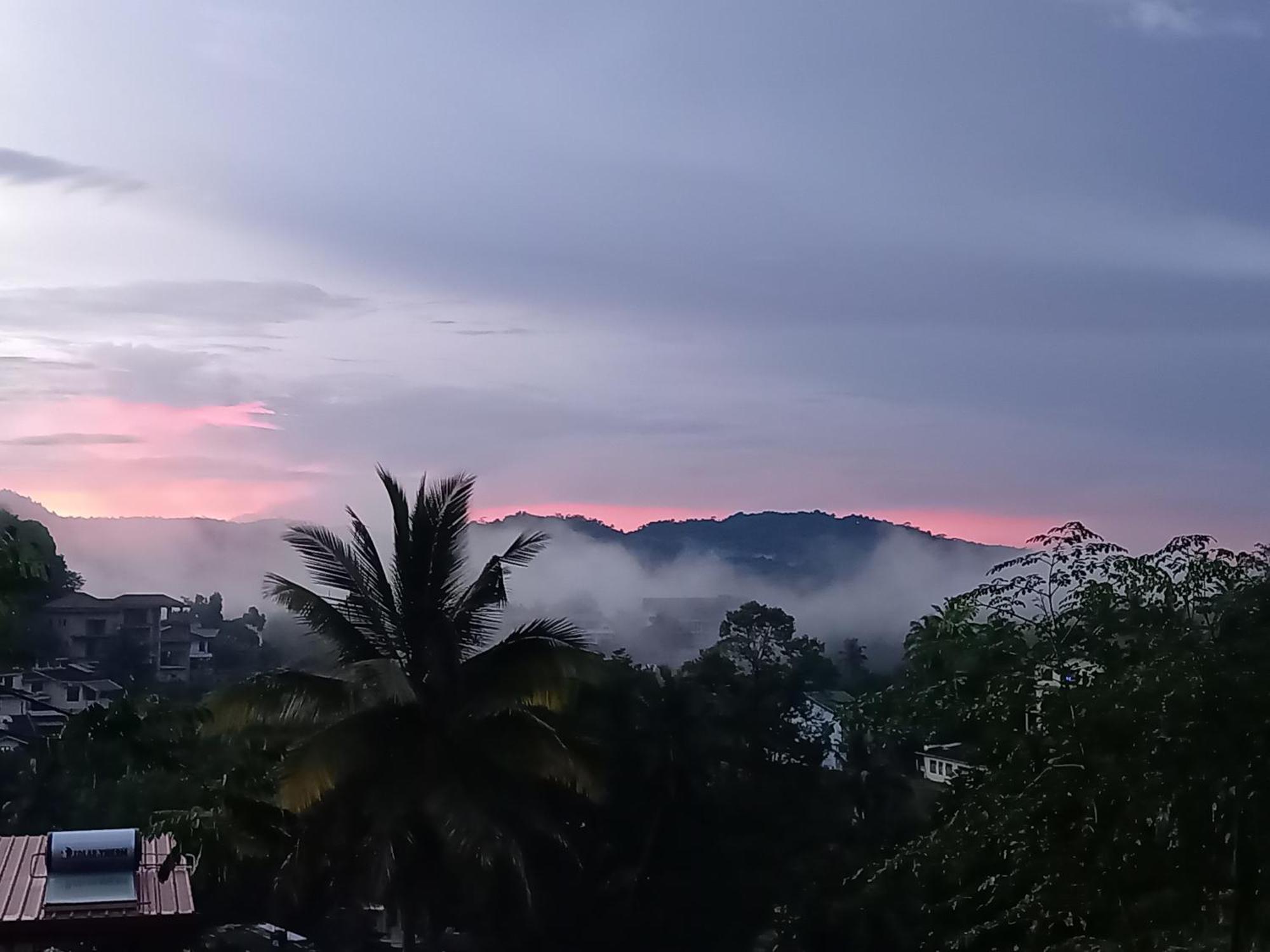 Fly Infinity - Home Stay Kandy Exterior foto